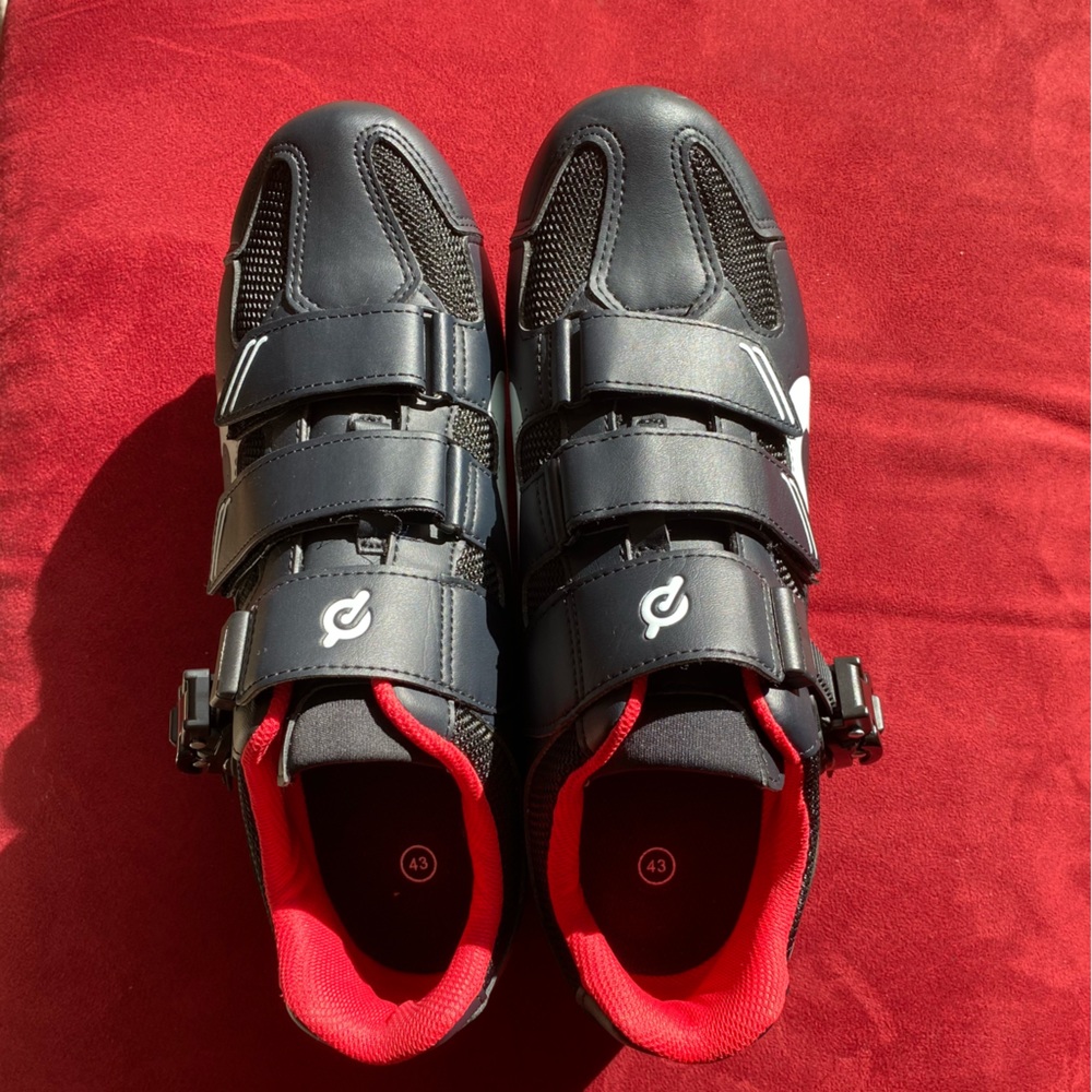 PELOTON CYCLING SHOES SIZE 43 (men’s 10)